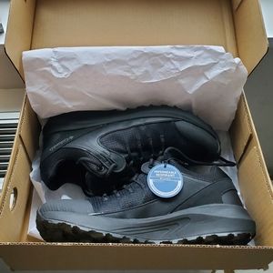 Shoes - hiking, waterproof